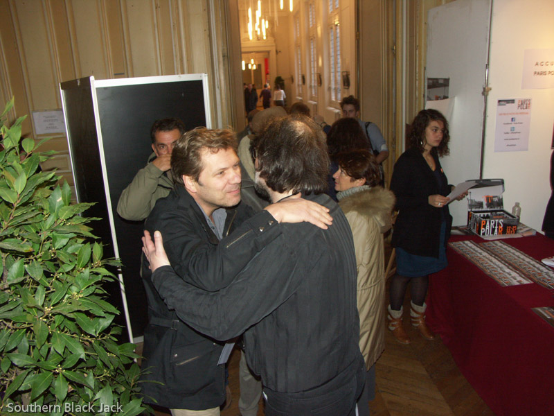 2 lauréats se congatulent. Olivier (2013) et Jean-hugues (2000)